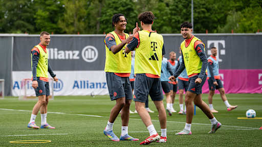 Jugendspieler im FC Bayern-Training vor Bundesliga-Spiel bei TSG Hoffenheim.