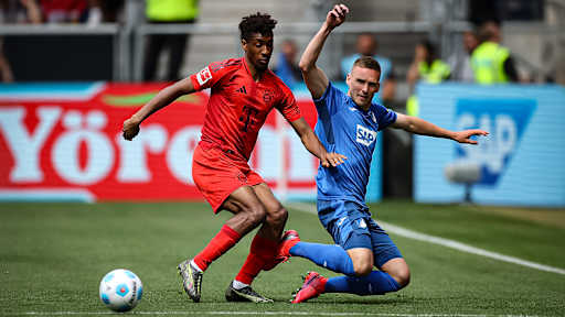 Kingsley Coman ist auf der Außenbahn von Hoffenheims Pavel Kadeřábek nicht zu stoppen