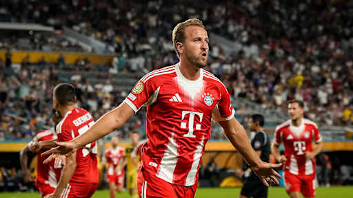 Harry Kane bejubelt seinen 1:0-Treffer im Spiel des FC Bayern gegen die Boca Juniors bei der Klub-WM mit ausgebreiteten Armen.