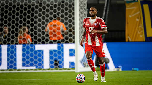 Jonathan Tah mit Ball am Fuß im Spiel des FC Bayern gegen die Boca Juniors bei der Klub-WM.