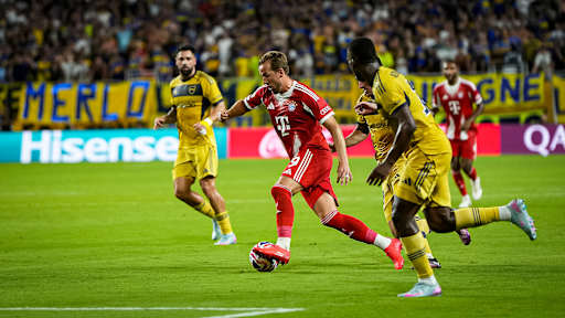 Harry Kane mit Ball am Fuß im Spiel des FC Bayern gegen die Boca Juniors bei der Klub-WM.
