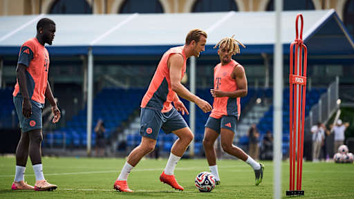 Harry Kane, Sacha Boey und Dayot Upamecano am Donnerstag im FC Bayern-Training.