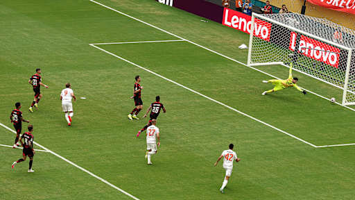 Harry Kane trifft im Spiel gegen Flamengo zum 4:2 - Bild aus der Vogelperspektive