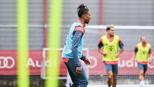 Michael Olise im Training des FC Bayern.
