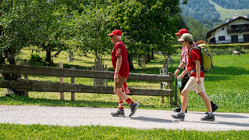 Der Aufstiegsmarsch des FC Bayern am Tegernsee