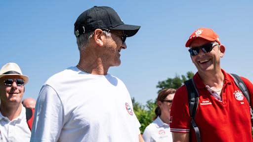 Der Aufstiegsmarsch des FC Bayern am Tegernsee