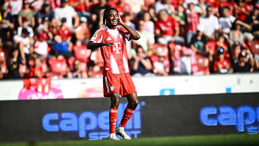 Jonah Kusi-Asare bejubelt seinen Treffer zum 2:0 im Testspiel des FC Bayern beim Grashopper Club Zürich