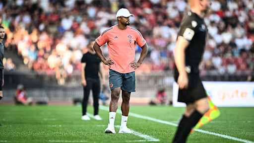 Vincent Kompany an der Seitenlinie im Testspiel des FC Bayern beim Grashopper Club Zürich