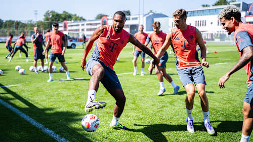 Die Spieler des FC Bayern beim öffentlichen Training am Samstag an der Säbener Straße.
