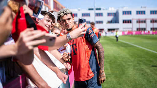 Die Spieler des FC Bayern beim öffentlichen Training am Samstag an der Säbener Straße.