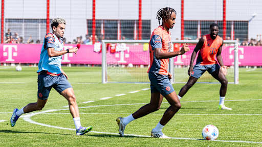 Die Spieler des FC Bayern beim öffentlichen Training am Samstag an der Säbener Straße.
