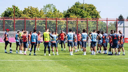 Die Spieler des FC Bayern beim öffentlichen Training am Samstag an der Säbener Straße.