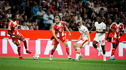 Szene während des Bundesligaauftakts zwischen dem FC Bayern und RB Leipzig