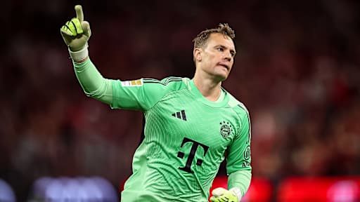 Manuel Neuer jubelt während des Bundesligaauftakts zwischen dem FC Bayern und RB Leipzig