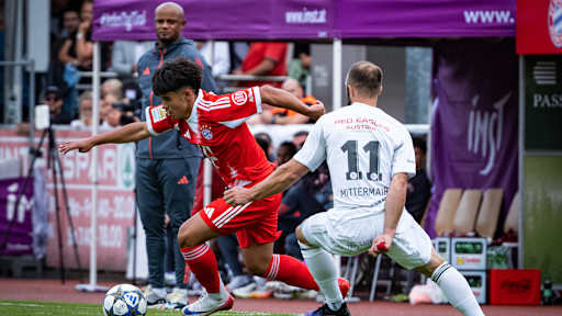Maycon Cardozo am Ball im Traumspiel des FC Bayern gegen den Fanclub Red Eagles Austria.