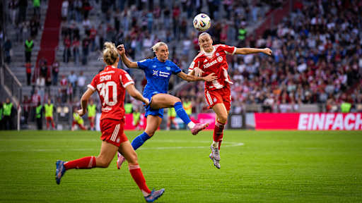 Magdalena Eriksson im Zweikampf