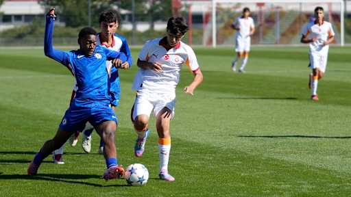 Szene aus dem Spiel FC Chelsea vs. Galatasaray Istanbul beim U15 Elite Cup am FC Bayern Campus.