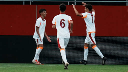 Spieler von Galatasaray Istanbul bejubeln ein Tor beim U15 Elite Cup am FC Bayern Campus.