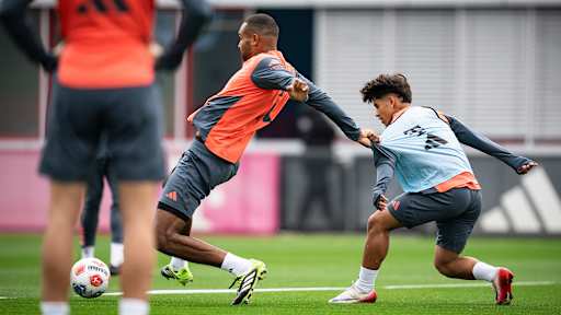 Jonathan Tah im Zweikampf im Training des FC Bayern vor dem Heimspiel gegen den Hamburger SV.