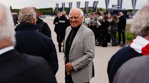 Bulle Roth lacht in die Kamera