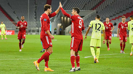 Reobert Lewandowski und Leon Goretzka jubeln nach einem Tor zum Champions League-Auftakt gegen Aletico Madrid