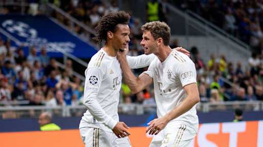 Thomas Müller und Leroy Sané jubeln nach einem Tor zum Champions League-Auftakt gegen Inter Mailand