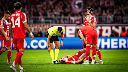 Josip Staniši�ć liegt am Boden während des Heimspiels des FC Bayern zum Auftakt in die Champions League gegen den FC Chelsea