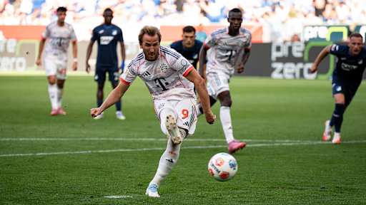 Harry Kane erzielt das Tor zum 2:0 per Elfmeter im Bundesliga-Spiel des FC Bayern bei der TSG 1899 Hoffenheim.