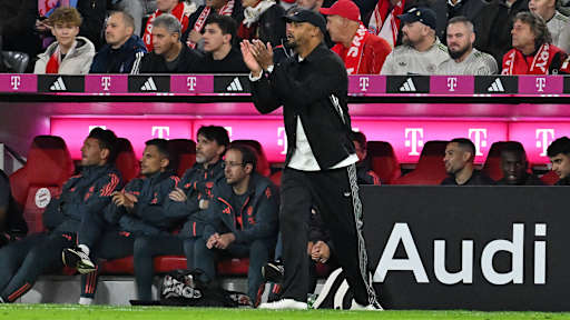 Vincent Kompany coacht an der Seitenlinie im Bundesliga-Heimspiel des FC Bayern gegen den SV Werder Bremen.