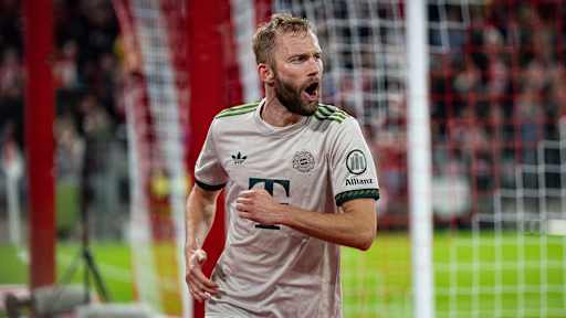 Konrad Laimer bejubelt sein Tor zum 4:0 im Bundesliga-Heimspiel des FC Bayern gegen den SV Werder Bremen.