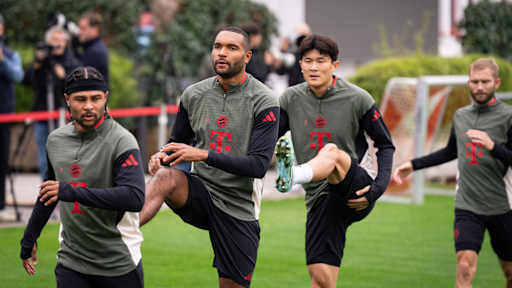 Jonathan Tah, Minjae, Serge Gnabry, Konrad Laimer im Abschlusstraining vor Paphos