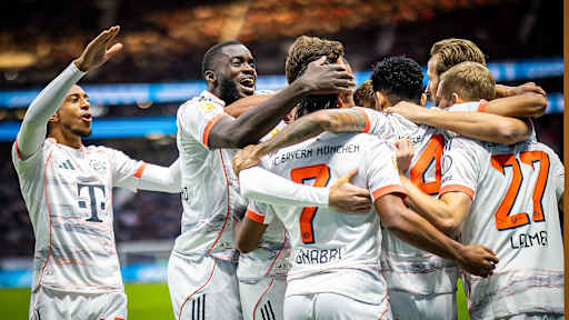 Dayot Upamecano, Serge Gnabry und Co jubeln während des Gastspiels des FC Bayern bei Eintracht Frankfurt