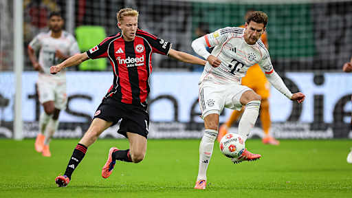 Leon Goretzka mit Ball am Fuß während des Gastspiels des FC Bayern bei Eintracht Frankfurt