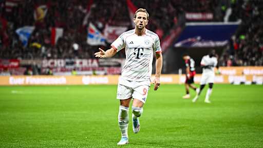 Harry Kane bejubelt seinen Treffer zum 2:0 während des Gastspiels des FC Bayern bei Eintracht Frankfurt
