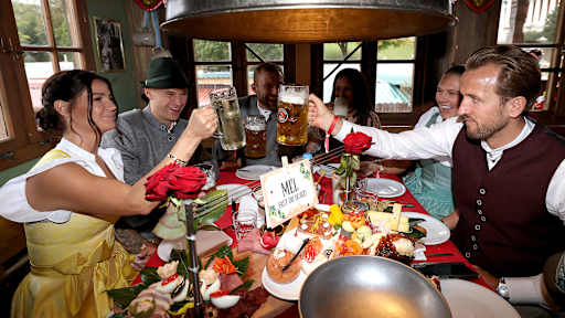 Traditioneller Besuch: Der FC Bayern auf dem Oktoberfest 2025