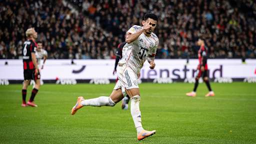 Luis Diaz jubelt nach einem Tor im Bundesliga-Spiel bei Eintracht Frankfurt