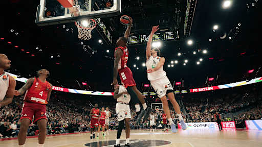 Isiaha Mike dunks the ball