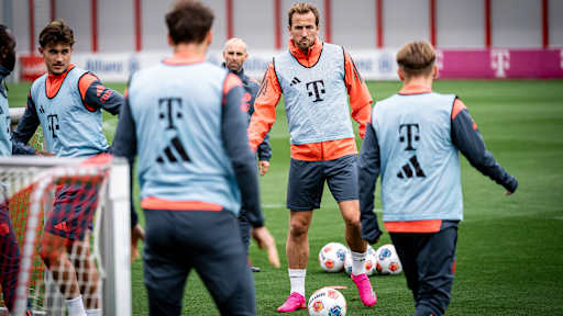 Harry Kane am Ball im Training des FC Bayern vor dem Spitzenspiel gegen Dortmund