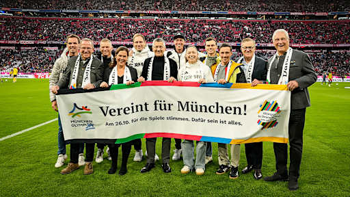 Herbert Hainer, Jan-Christian Dreesen, Gina Lückenkemper and other people hold up a banner in support of Munich's bid for the Olympic Games
