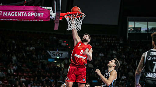 Leon Kratzer und die Bayern-Basketballer müssen im Pokal-Achtelfinale gegen die Löwen aus Braunschweig ran.