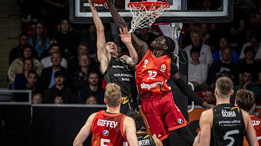 Bilder vom Pokal-Achtelfinale gegen Braunschweig