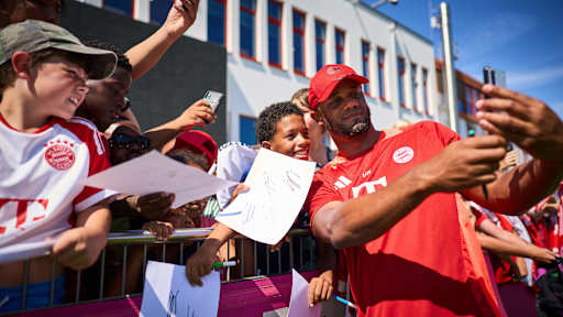 Best of Vincent Kompany beim FC Bayern zu seiner Vertragsverlängerung
