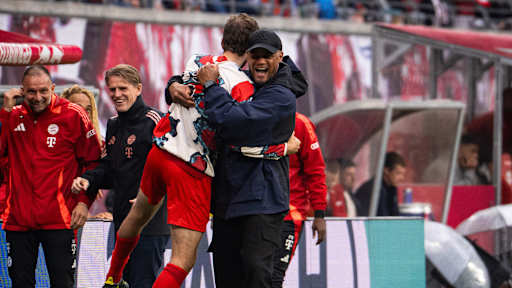 Best of Vincent Kompany beim FC Bayern zu seiner Vertragsverlängerung