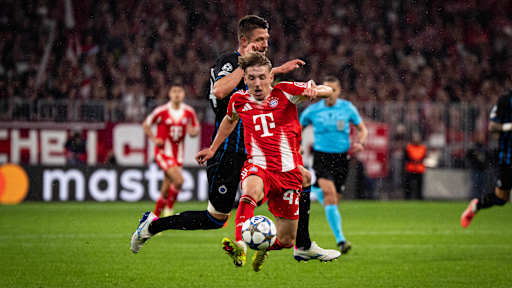 Lennart Karl am Ball im Spiel gegen Brügge