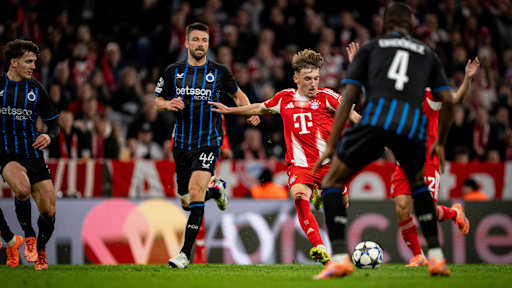 Lennart Karl schließt gegen Brügge mit links ab.