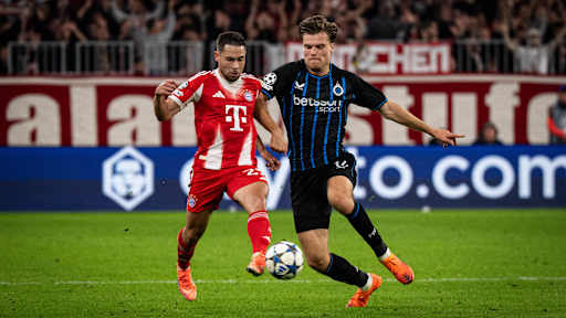 Raphael Guerreiro im Zweikampf gegen Brügge