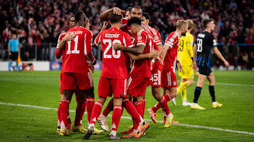 Nicolas Jackson feiert sein Tor gegen Brügge mit seinen Teamkollegen