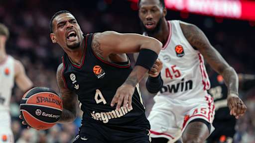 Xavier Rathan-Mayes auf dem Weg zum Korb