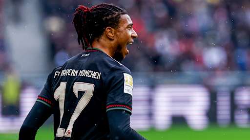 Michael Olise im Bundesliga-Spiel des FC Bayern bei Borussia Mönchengladbach.