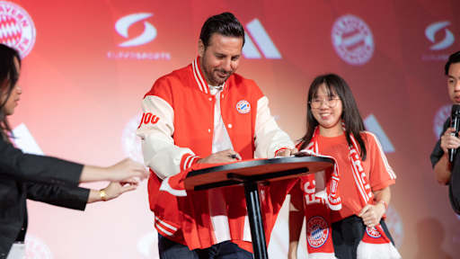 Claudio Pizarro beim Launch-Event mit CRC Sports als neuer Merchandising- und Vertriebspartner des FC Bayern in Thailand.